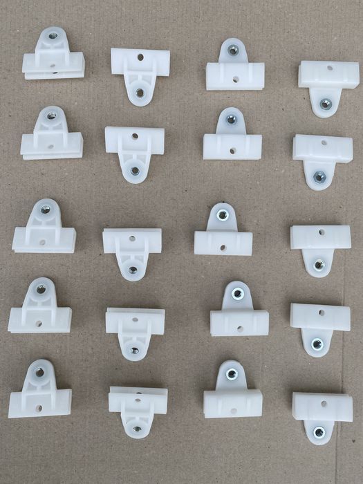 Кріплення переднього скла Mercedes-Benz VITO W638.