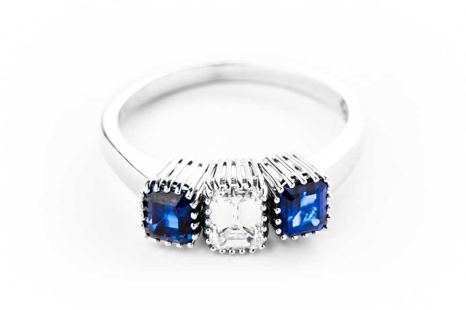 Chabrowy Złoty Pierścionek - 18K - 3,65g - SZAFIRY - DUŻY DIAMENT