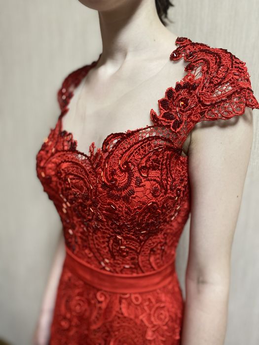 Гіпюрна мереживна вечірня сукня, продаж/оренда