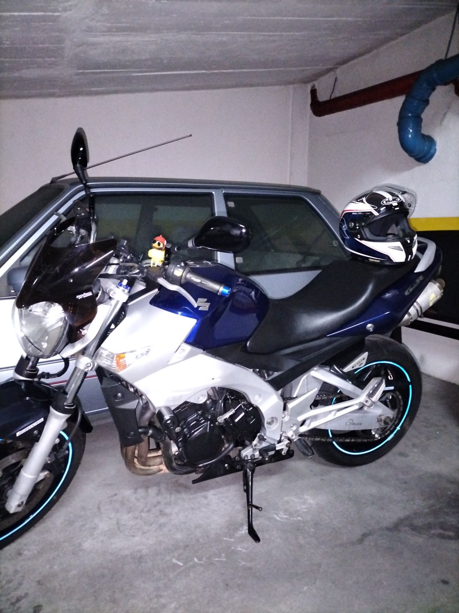 Suzuki GSR 600 naked