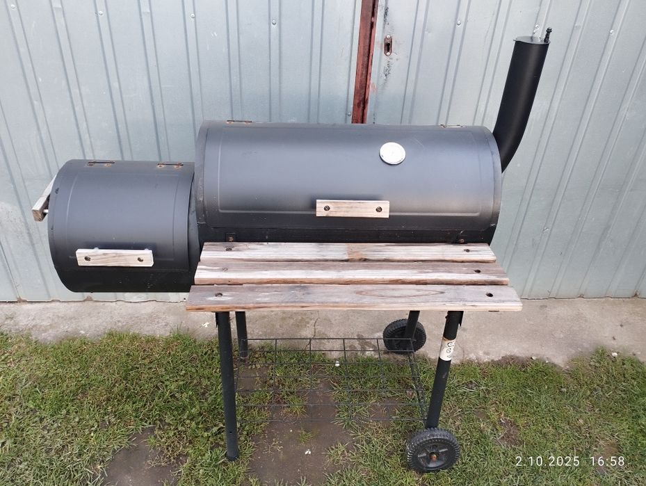 Grill z wędzarnią