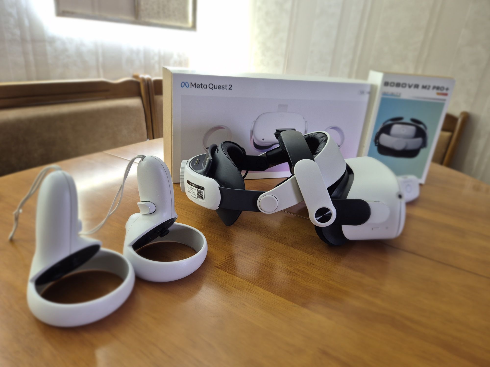 Oculus Quest 2 (128 ГБ) + Bobo VR M2 Pro