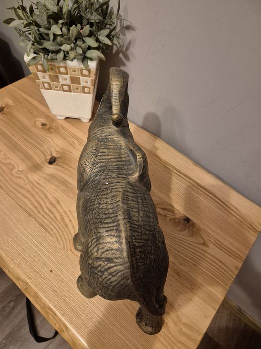 Duza figurka slonia