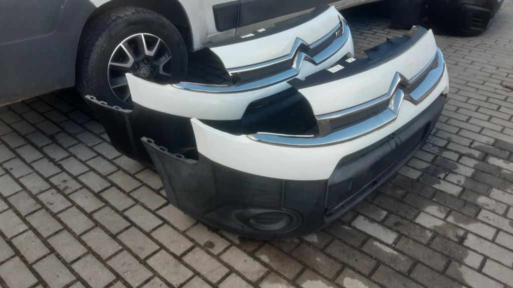Sprzedam kompletny zderzak przedni do Citroena Berlingo