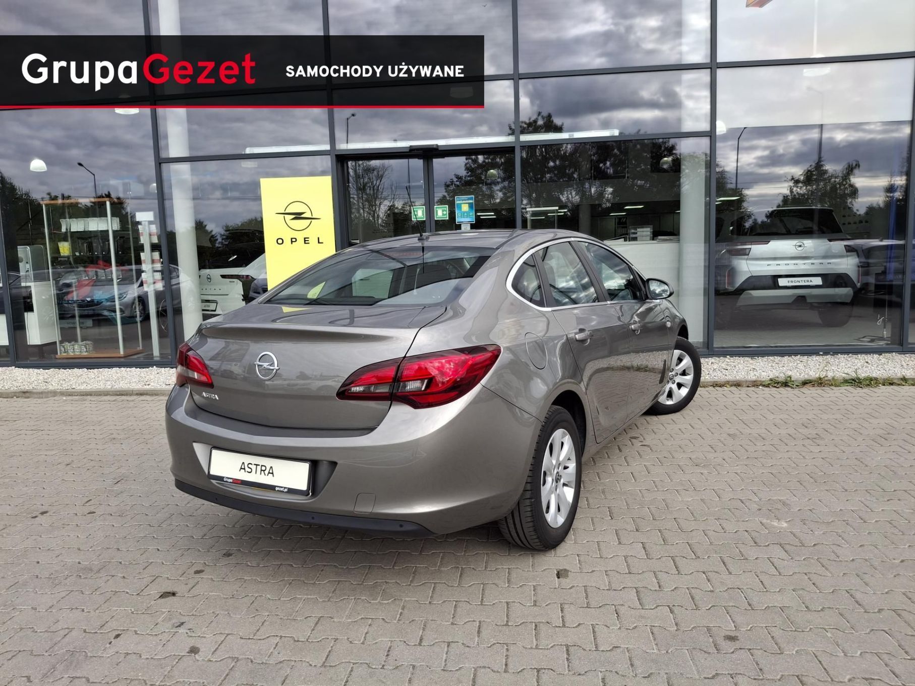 Opel Astra Sedan 1.6 115KM MT5