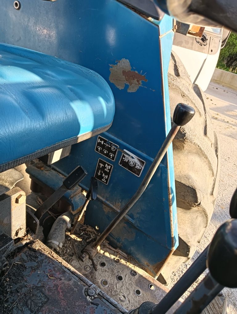Trator Ford New Holland 4x4