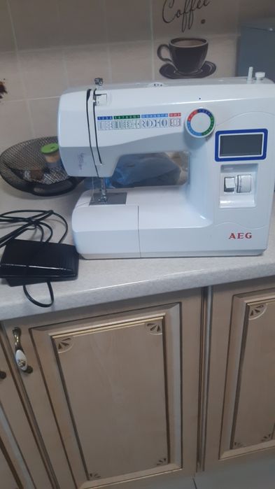 Продам швейну машинку