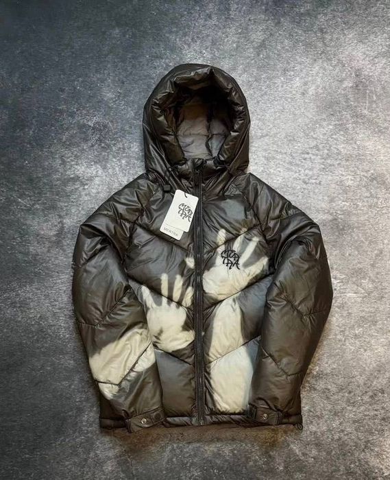 Пуховик Mertra змінює колір