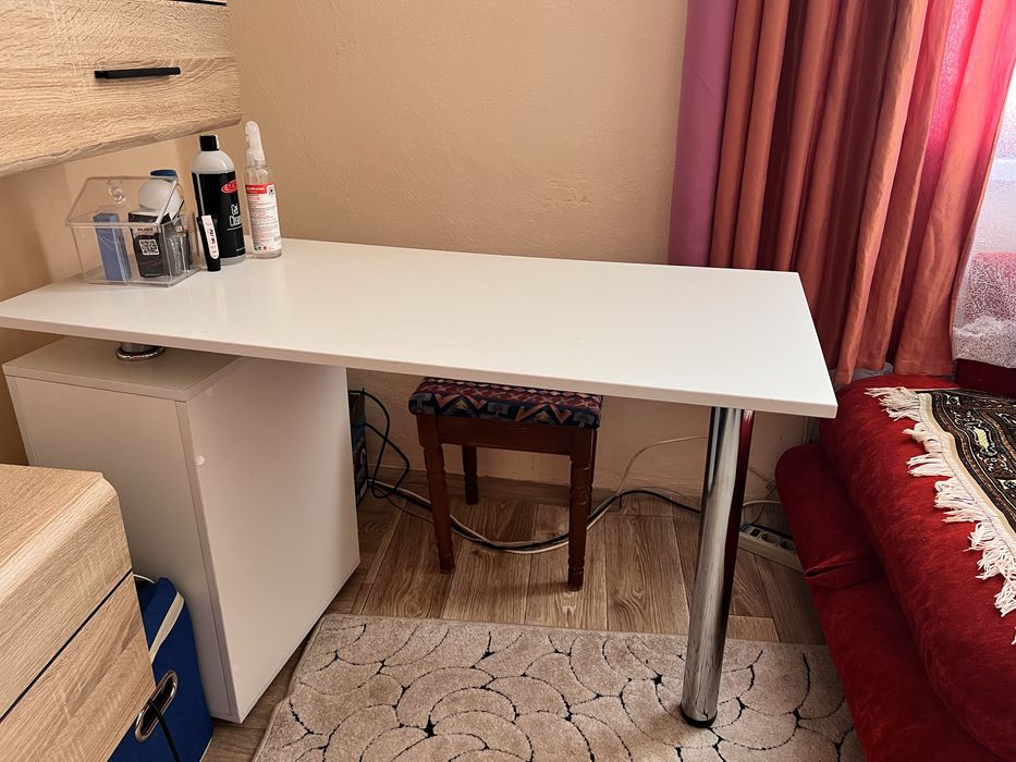 Манікюрний стіл б/у, самовивіз!