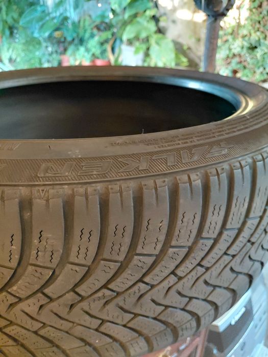 Pneus Falken, 225/40 R18, como novos.