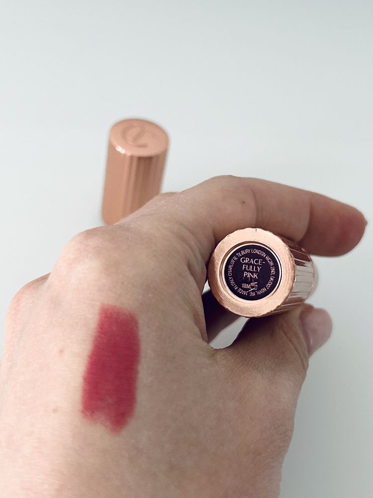 Charlotte Tilbury Matte Revolution Szminka Gracefully Pink