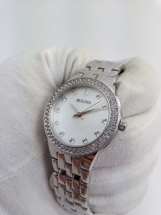 Женские часы Swarovski Bulova 96X144 с перламутровым циферблатом