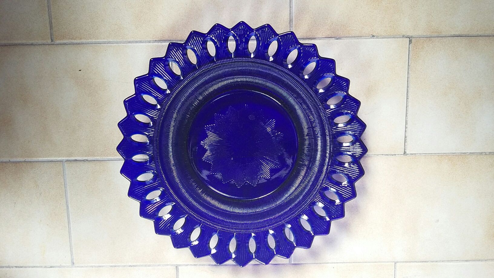Centro de mesa fruteiro vintage em vidro azul cobalto Marinha Grande
