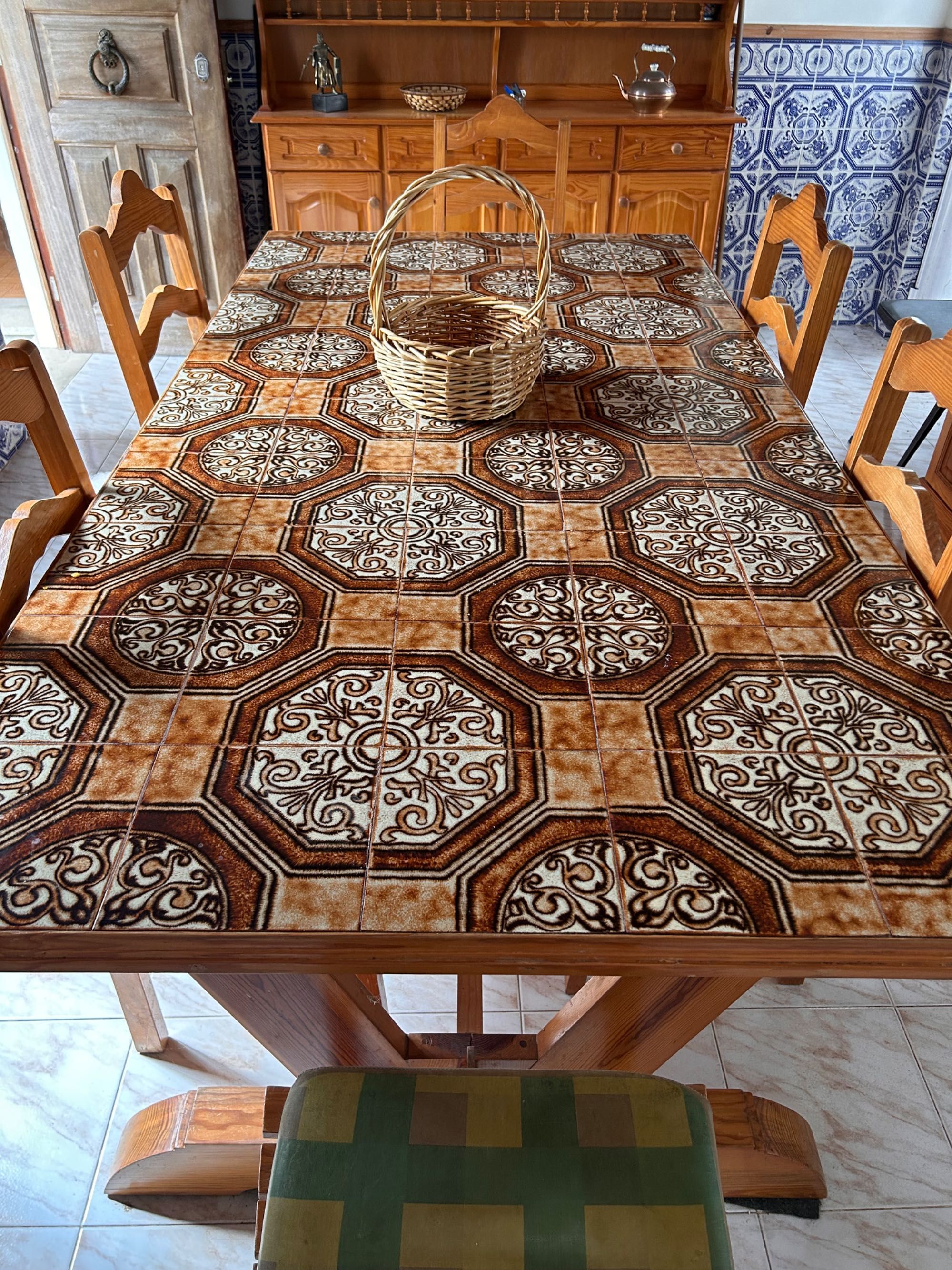 Mesa de jantar com 6 cadeiras