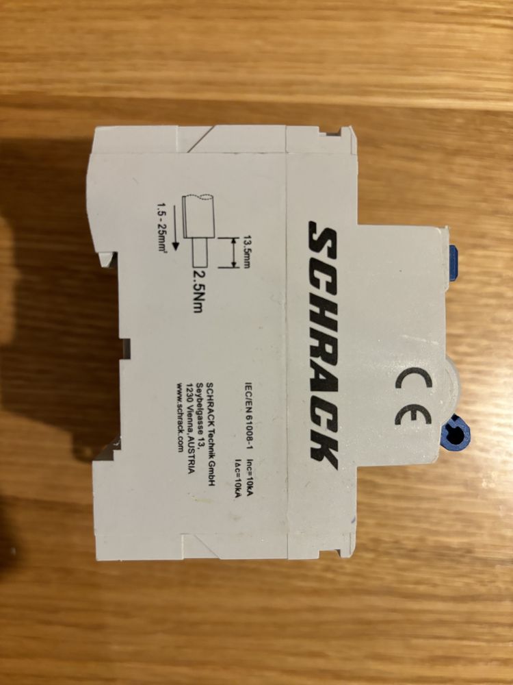 Rozlacznik bezpiecznikowy schrack vl014 3P