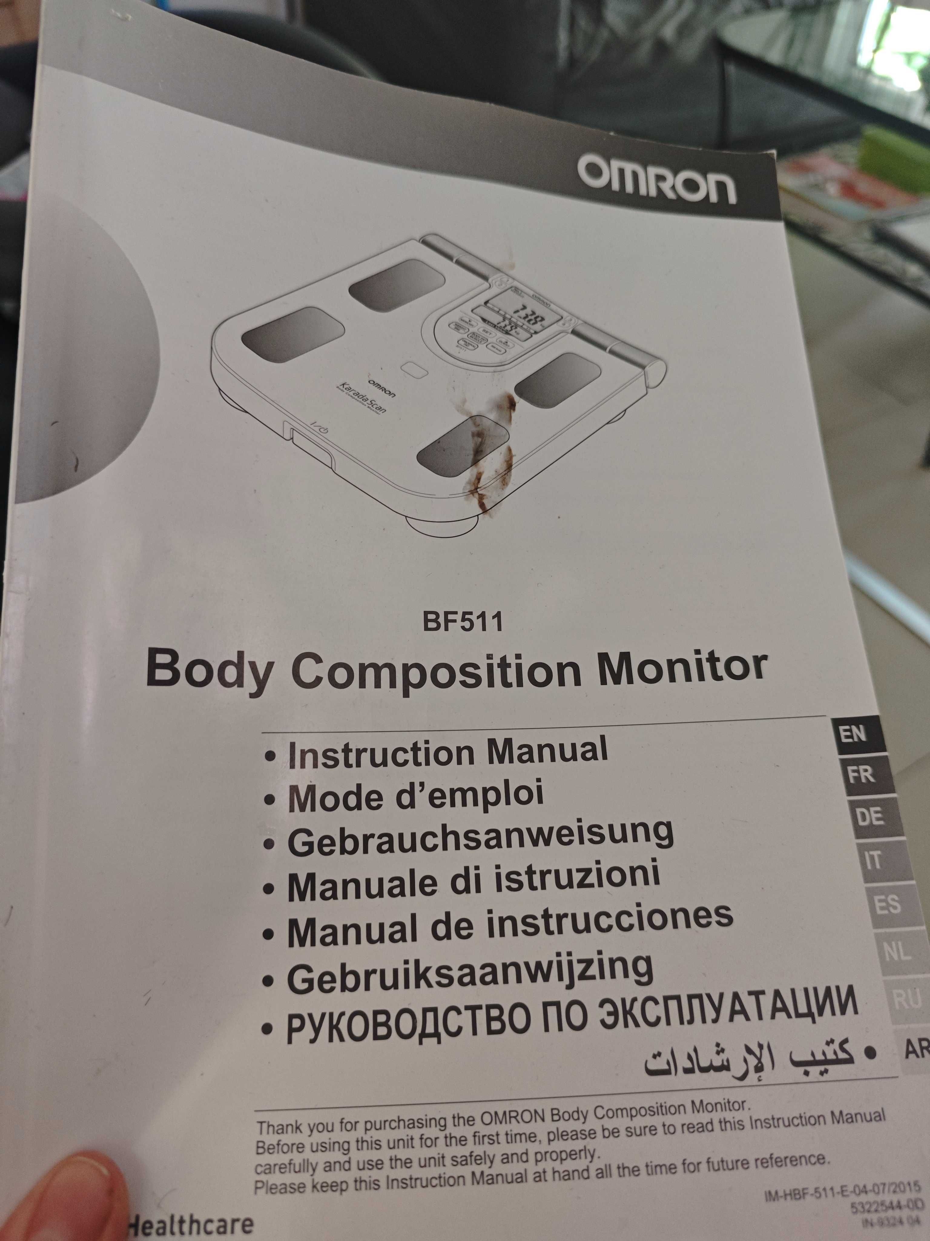 Omron karada scan , waga z analizatorem składu ciała , pomiar tłuszczu