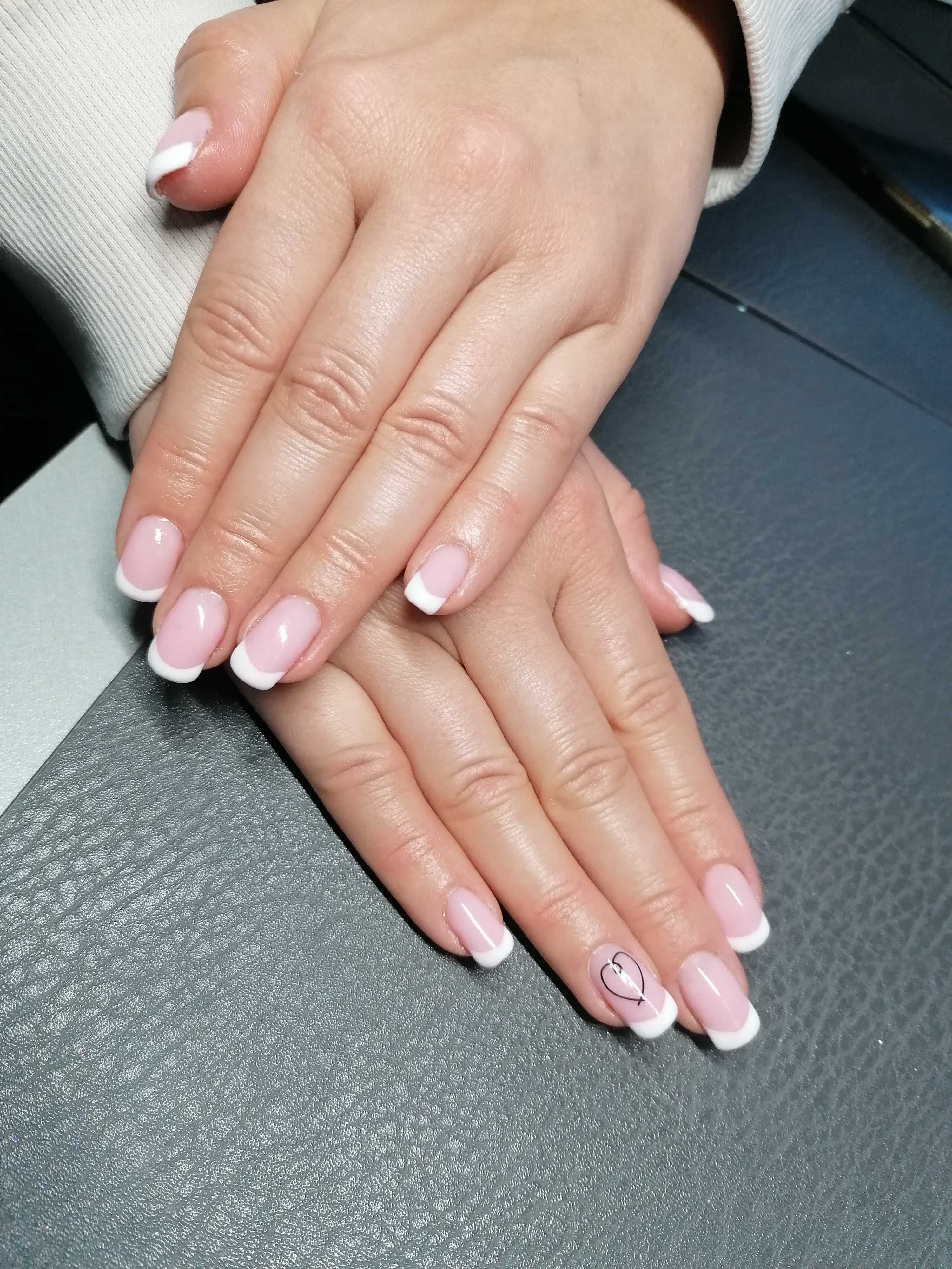 Manicure 70zł,Makijaż 80,Fryzura 50, Henna 30, Psychoterapeuta