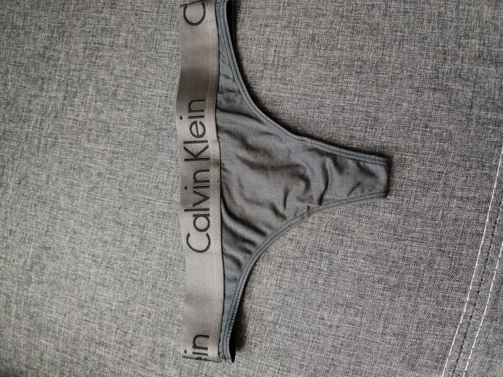 Stringi Calvin Klein rozmiar S