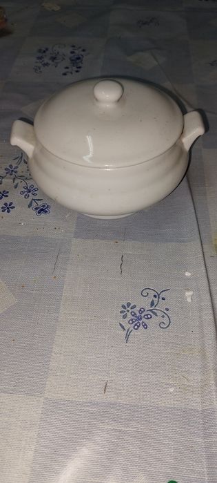 Peça em loiça branca