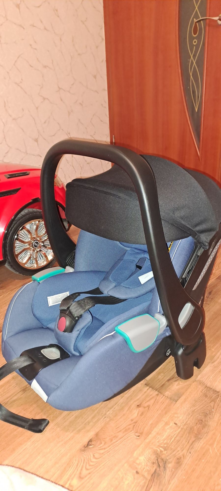 Дитяче автокрісло Recaro Avan