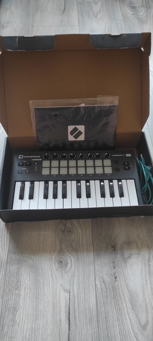 Kontroler Novation LaunchKey Mini MK2