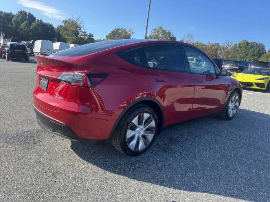 Tesla Model Y      2023