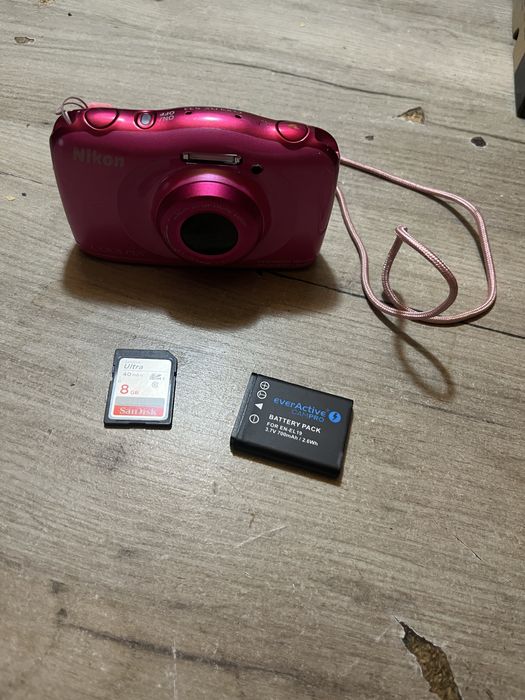 Aparat Nikon Coolpix S33 + Karta pamięci + Etui + Ładowarka