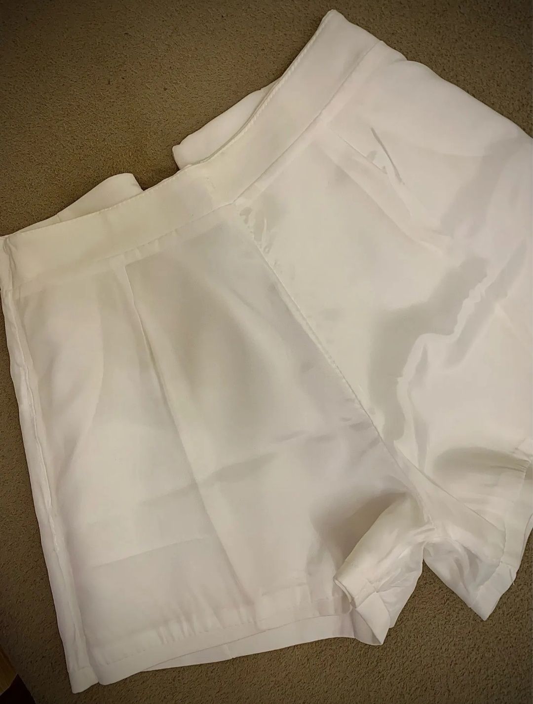 Білі класичні шорти розмір М-Л