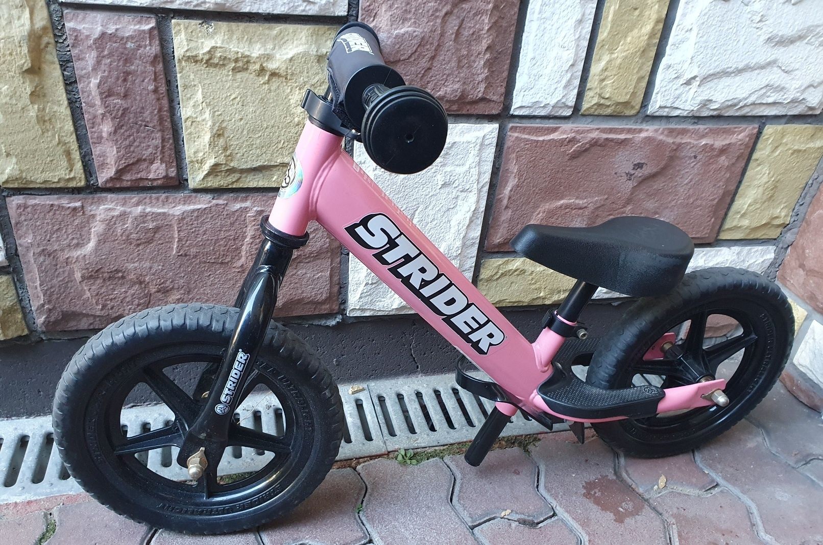 Rowerek biegowy STRIDER różowy