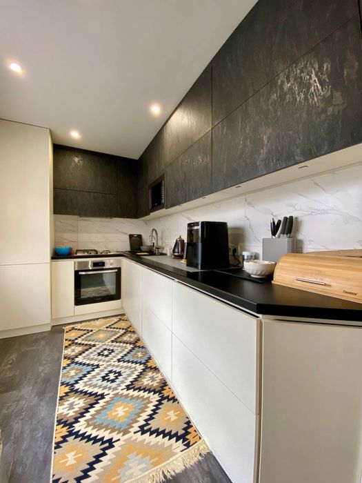 Продам 5 ком. с АО 5 мкрн.