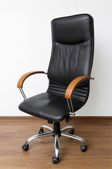 Розпродаж Крісла Столи шафи стеллажі тумби полки стул стіл керівника