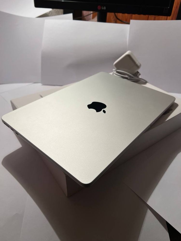 Продам Apple MacBook Air M2 13,6 2022 8/256 A2681 Ідеальний стан