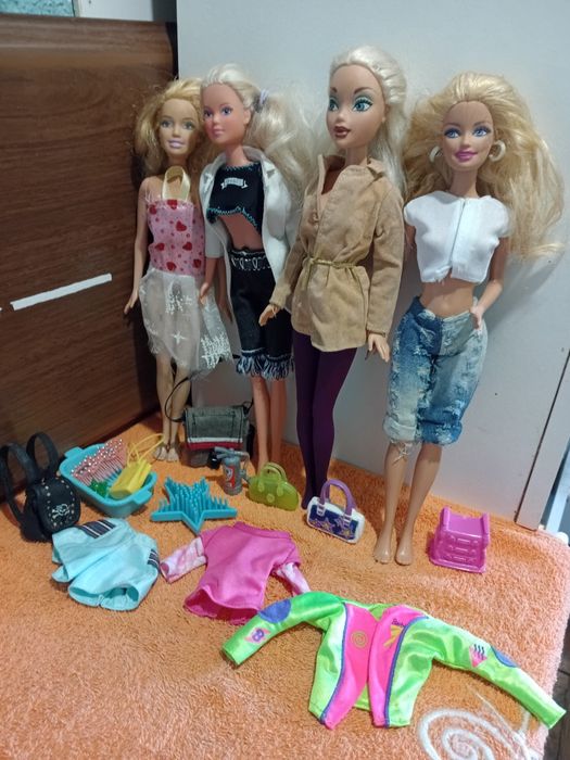Conjunto de 4 bonecas Barbie da Mattel, acompanhadas de diversos acess