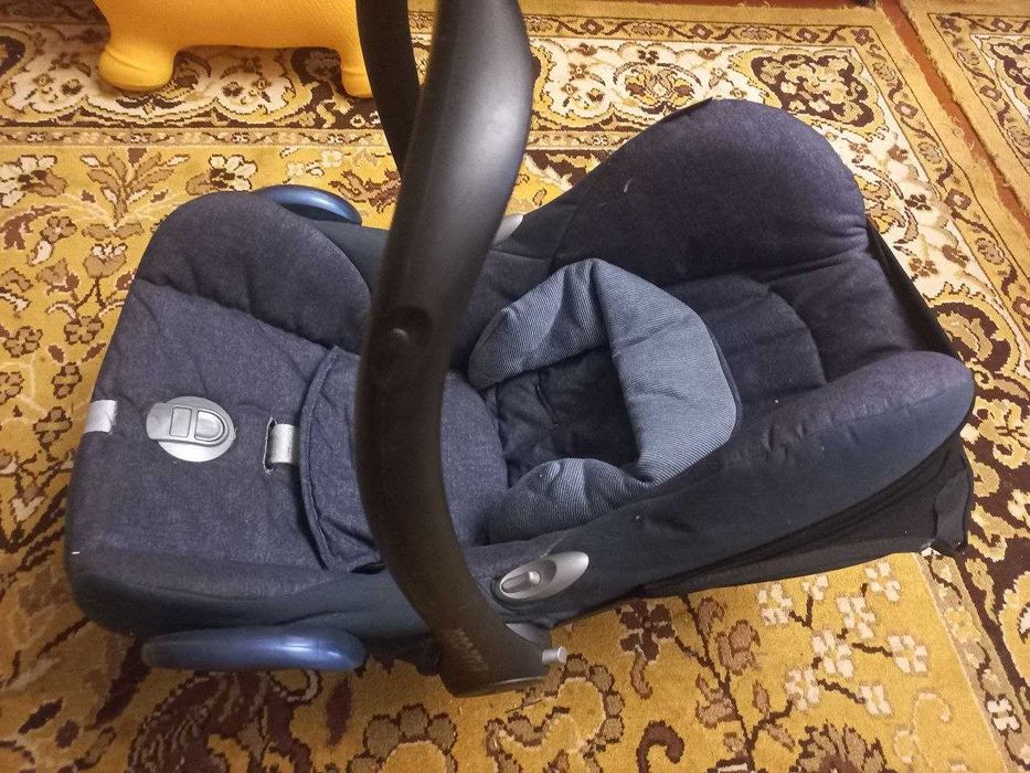 Автолюлька Maxi-cosi Cabriofix 900 грн