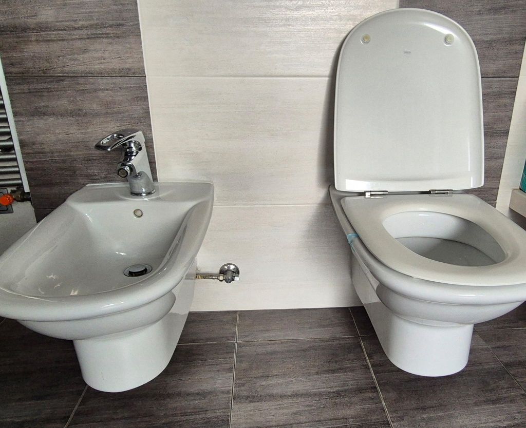 Wc, bidet, 2 umywalki i zlewozmywak