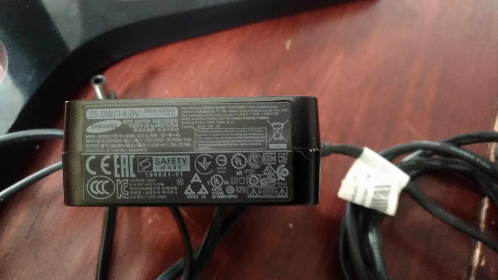 Conjunto de suporte para TV e alimentador de TV Samsung modelo S24R35A
