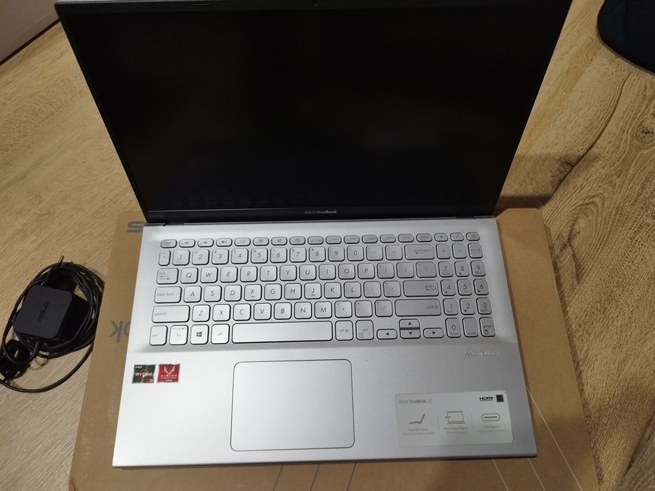 Laptop Asus vivobook 15 Rayzen 5