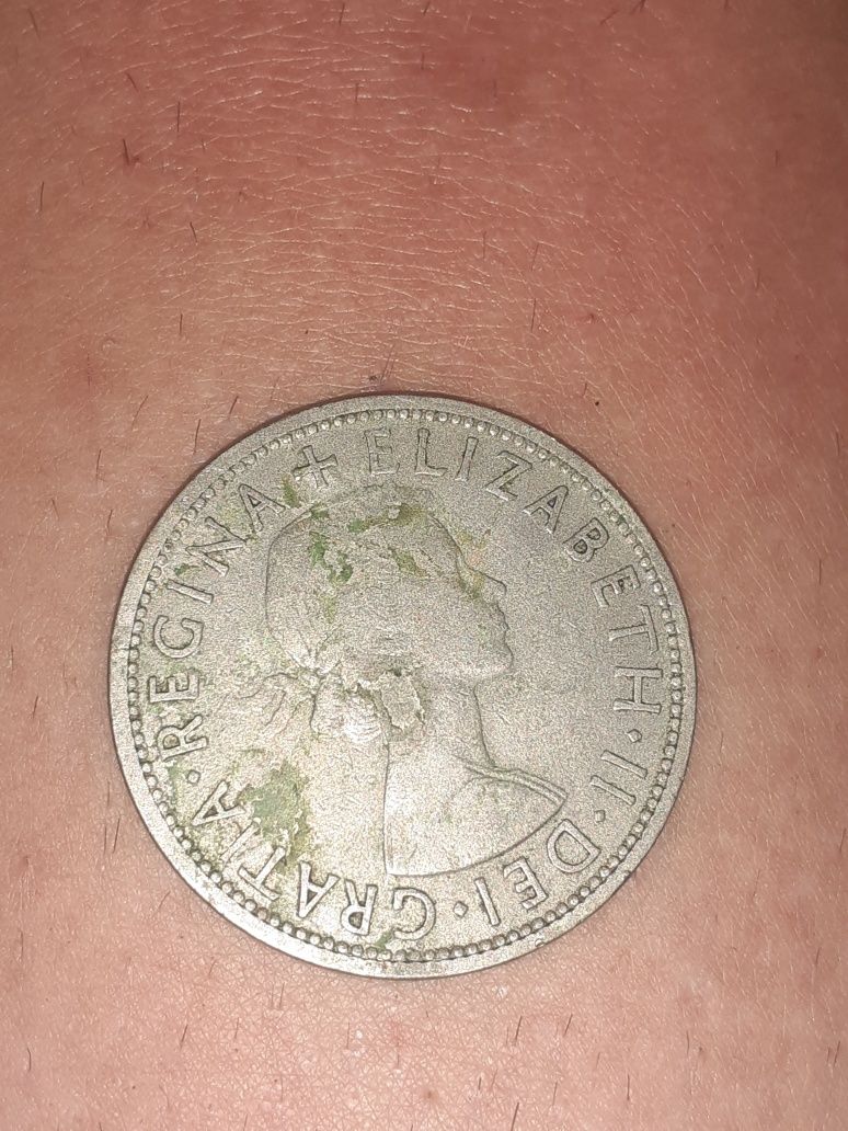 Meia coroa inglesa 1057