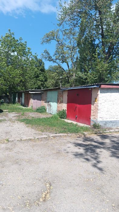 Гараж з підвалом