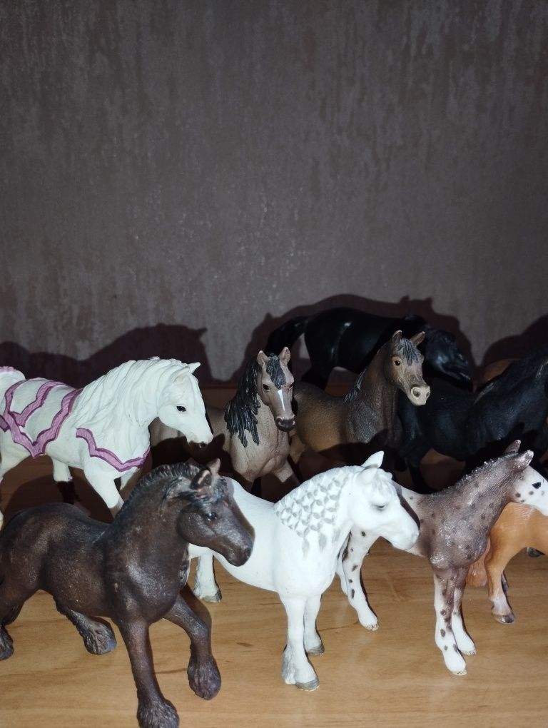 Фигурки лошадей Schleich ( Шляйх) и Breyer (Брейер)