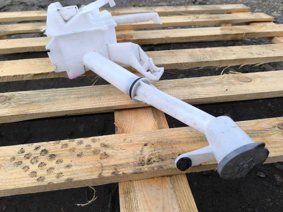 Бачок омивача Nissan Ariya 2022-2025    23102431