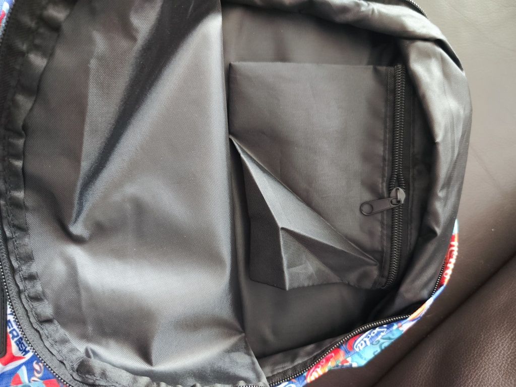Mochila multicolorida da Ambar da coleção Inverse, NOVA