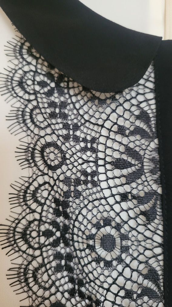 Сукня з мережевом з легкої тканини