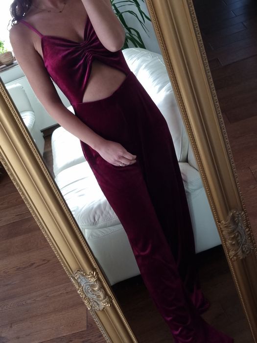 Bordowy długi welurowy kombinezon z szerokimi nogawkami na imprezę L