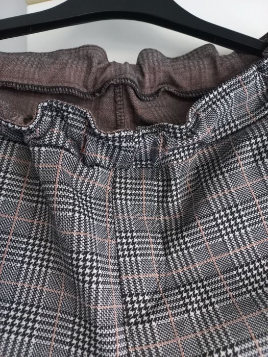 Calças de xadrez, super confortáveis com  2 bolsos. Elástico na  cintu