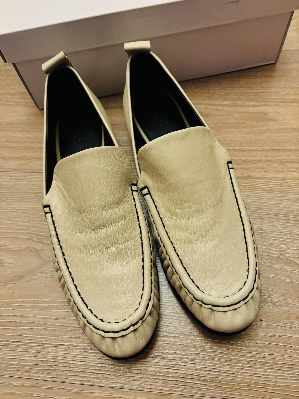 Нові жіночі мокасини зі шкіри Find.
