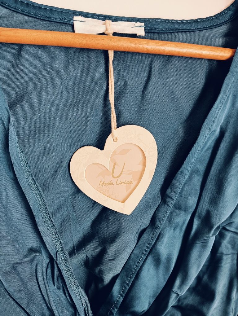 Blusa azul petróleo