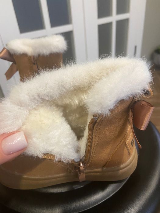 Уггі для дівчинки