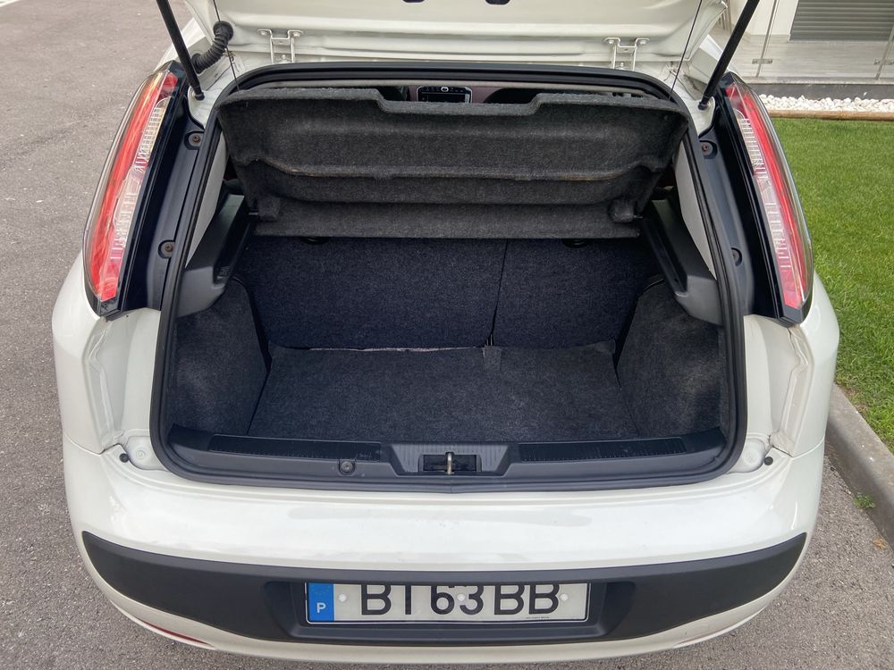 Punto Evo • 1.3 JTD • 155 mil km • Multimidia • Distribuição NOVA