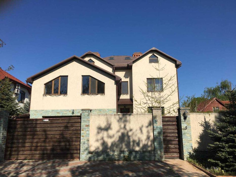 Продажа хозяйского дома в Совиньоне-1,улица Южная. 10 соток земли.